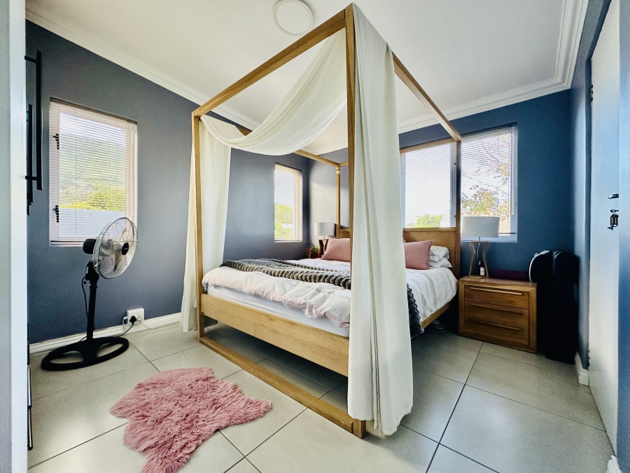5 Bedroom Property for Sale in Onrus Western Cape